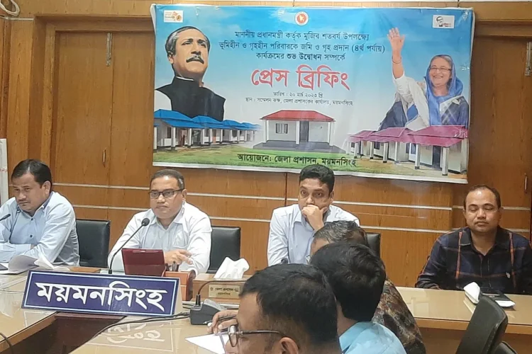 বুধবার ময়মনসিংহ  ৫৩৯টি ভূমিহীন-গৃহহীন পরিবারের হাতে জমির দলিল ও ঘরের চাবি হস্তান্তর করবেন প্রধানমন্ত্রী