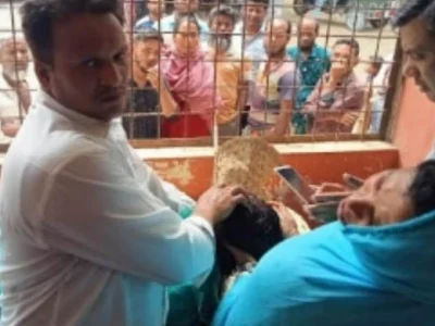 শৌচাগারে লুকিয়েও প্রাণ রক্ষা হলো না গৃহবধূর