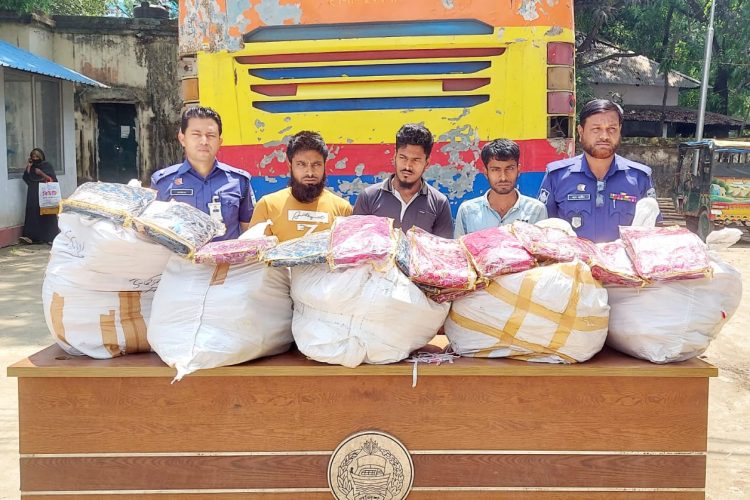 ময়মনসিংহ কোতোয়ালী পুলিশের অভিযানে ভারতীয় চোরাকারবারী ও অটো, পিকআপ চোরসহ গ্রেফতার ২৫