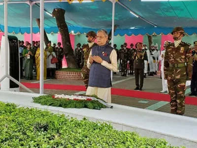 টুঙ্গিপাড়ায় বঙ্গবন্ধুর সমাধিতে শ্রদ্ধা জানিয়েছেন নবনির্বাচিত প্রেসিডেন্ট মো. সাহাবুদ্দিন