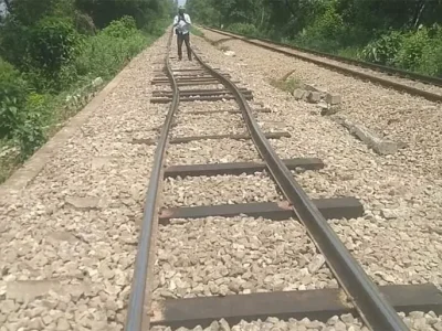 গরমে ব্রাহ্মণবাড়িয়া একইস্থানে আবারো রেল লাইন বেঁকে গেছে