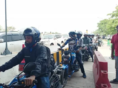 মোটরসাইকেলে পদ্মাসেতু পাড়ি দেয়ায় আনন্দিত সাধারণ মানুষ