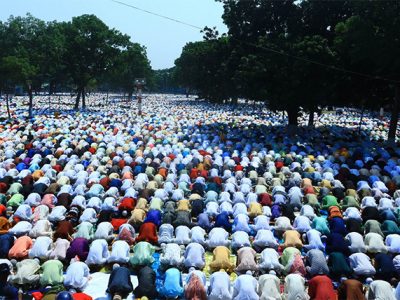 কিশোরগঞ্জের শোলাকিয়া ঈদগাহ ময়দানে দেশের বৃহৎ ঈদ জামাত অনুষ্ঠিত