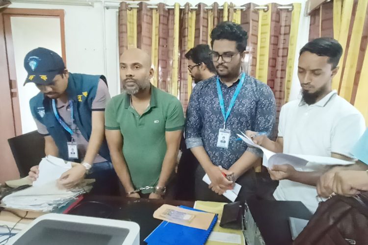 ঘুষের টাকাসহ গ্রেপ্তার বিসিক এর উপ-ব্যবস্থাপক