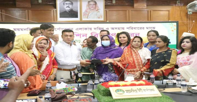 মসিকের উদ্যোগে সেলাই মেশিন বিতরণ