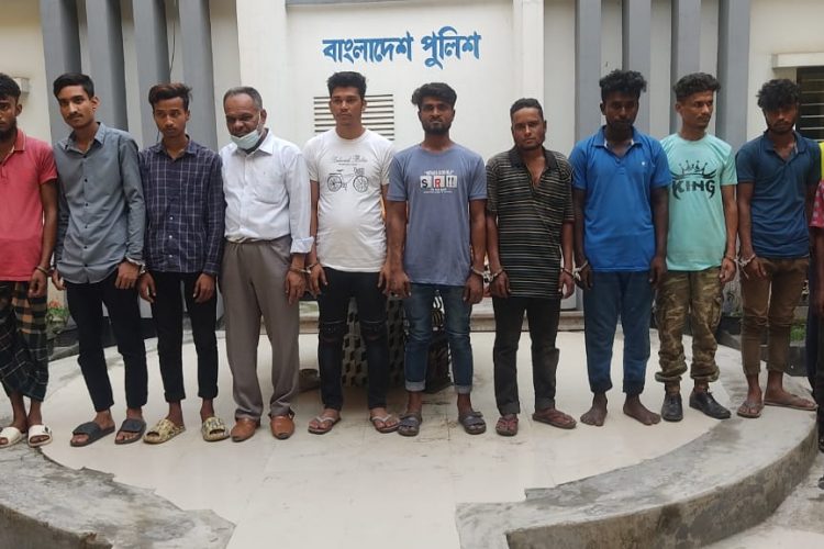 কোতোয়ালি পুলিশের অভিযানে আন্তঃজেলা মাদক ব্যবসায়ীসহ গ্রেফতার ১৭ঃ ১৪’শ পিস ইয়াবা উদ্ধার