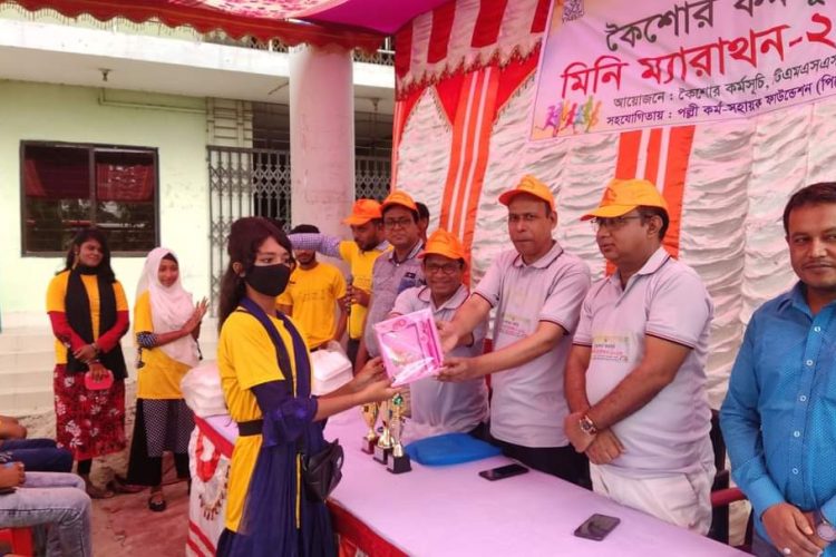 নাটোর টিএমএসএসের কৈশোর কর্মসূচির মিনি ম্যারাথন প্রতিযোগিতা অনুষ্ঠিত