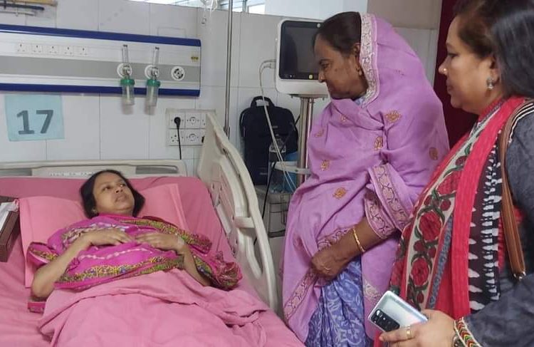 ঢাকয় ন্যাশনাল হার্ট ফাউন্ডেশনে চিকিৎসাধীন টিমএসএসের পরিচালক কে দেখতে যান ড.হোসনে আরা বেগম