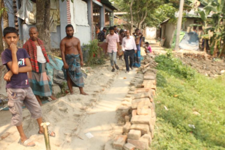 মসিকের রাস্তা কেটে ৬ পরিবারকে ভোগান্তিতে ফেলল ইসলাম মহাজন