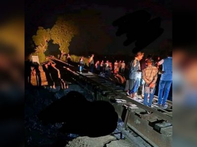 সাড়ে ৪ ঘণ্টা বন্ধ থাকার পর ঢাকা-ময়মনসিংহ রুটে  ট্রেন চলাচল সচল 