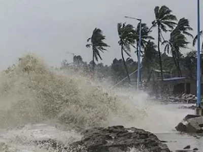 ঘূর্ণিঝড় ‘মোখা’ সেন্টমার্টিনে ১০০ কিলোমিটার গতিতে আঘাত হানলো