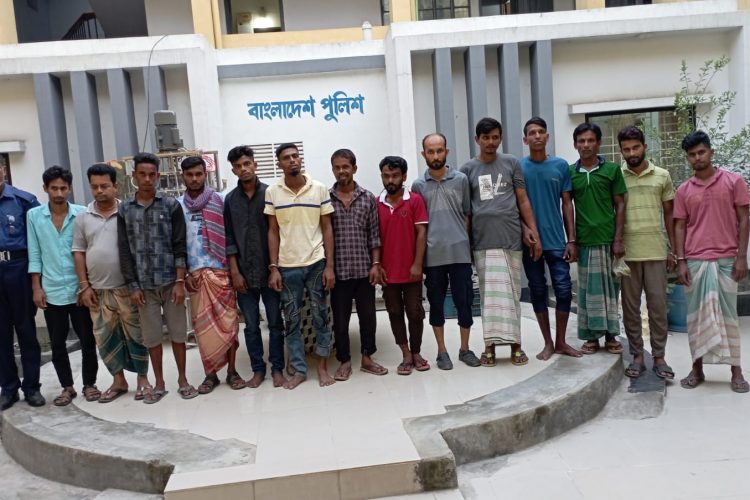 ময়মনসিংহ কোতোয়ালী অভিযানে জুয়াড়ী, মাদকব্যবসাযীসহ গ্রেফতার ২৩