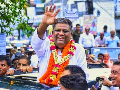 সিলেটের নগর পিতা  হলেন নৌকার প্রার্থী আনোয়ারুজ্জামান চৌধুরী