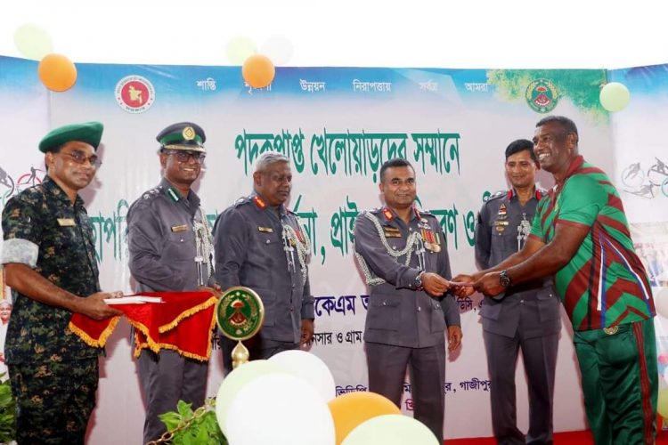 সফিপুর আনসার ভিডিপি একাডেমীতে ক্রীড়াবিদদের সম্মাননা প্রদান