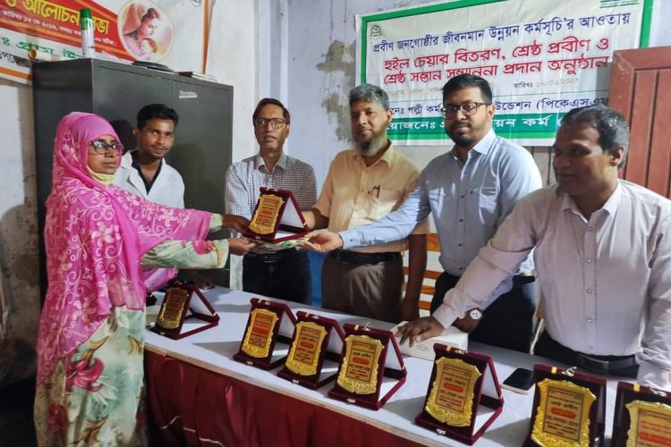 বগুড়ায় গাক আয়োজিত স্বাস্থ্য ক্যাম্প ও প্রবীণদের মাঝে হুইল চেয়ার বিতরণ