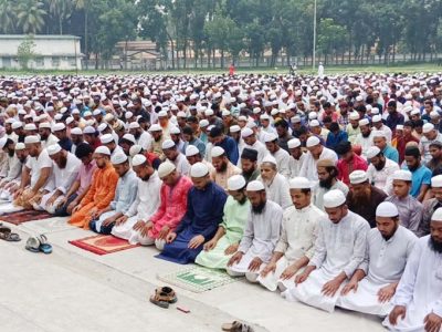 ময়মনসিংহ নগরীতে বৃষ্টির জন্য বিশেষ নামাজ শেষে  আহাজারি করে কাঁদলেন মুসল্লিরা