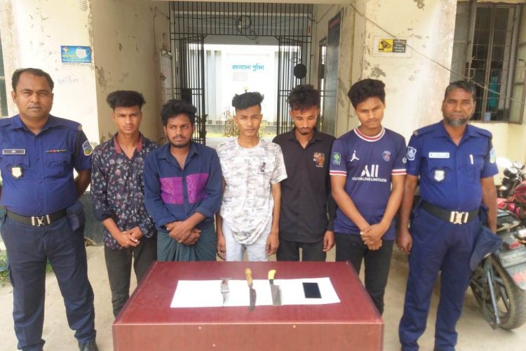 ঈশ্বরগঞ্জে দেশীয় অস্ত্রসহ কিশোর গ্যাংয়ের ৫ সদস্য গ্রেফতার