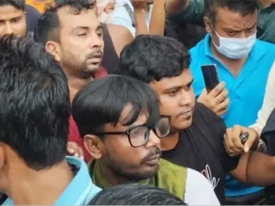 নির্বাচনী প্রচারণার সময় স্বতন্ত্র প্রার্থী হিরো আলমের ওপর হামলা