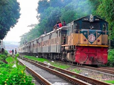 অগ্নিবীণা ট্রেনের ৩ টি বগি লাইনচ্যুতঃ ১২ ঘণ্টা পর ঢাকা-ময়মনসিংহ রুটে ট্রেন চলাচল শুরু