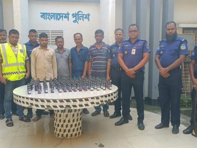 ময়মনসিংহ কোতোয়ালী পুলিশের অভিযানে প্রাইভেটকার ১৪০ বোতল ফেনসিডিলসহ গ্রেফতার ৮