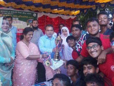 ময়মনসিংহ উপ-অঞ্চল গ্রীষ্মকালীন খেলাধুলায় পুরষ্কার বিতরন করেন শিক্ষা বোর্ডের চেয়ারম্যান