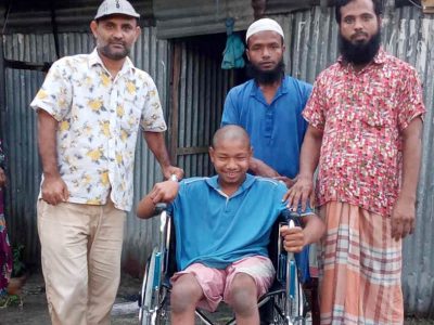 ফুলবাড়ীয়ায় প্রতিবন্ধী সিয়াম পেল হুইল চেয়ার