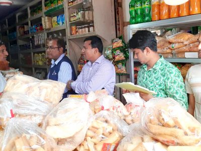 গফরগাঁওয়ে মেয়াদোত্তীর্ণ খাবার বিক্রিসহ বিভিন্ন অভিযোগে ৮২ হাজার টাকা জরিমানা