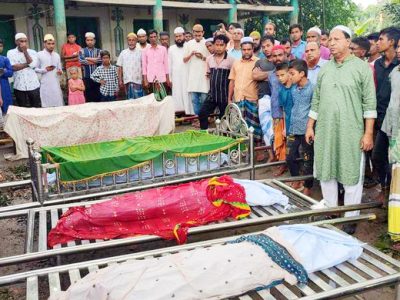 ভৈরবে ট্রেন দুর্ঘটনায় নিহত নান্দাইলের একই পরিবারের ৪ জনের দাফন হয়েছে পাশাপাশি