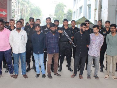 ময়মনসিংহ মেডিকেল হাসপাতালে অভিযান চালিয়ে দালাল চক্রের ৭ সদস্য আটক