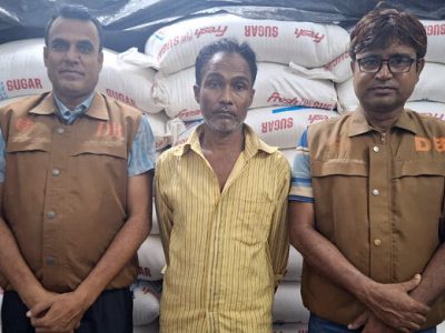 ময়মনসিংহে ২৮০ বস্তা ভারতীয় চিনিসহ ১জনকে আটক করেছে ডিবি পুলিশ