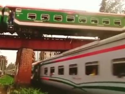 ট্রেনের ছাদে ভ্রমণকালে রেলের সেতুতে আঘাত লেগে অজ্ঞাত তরুণের মৃত্যু