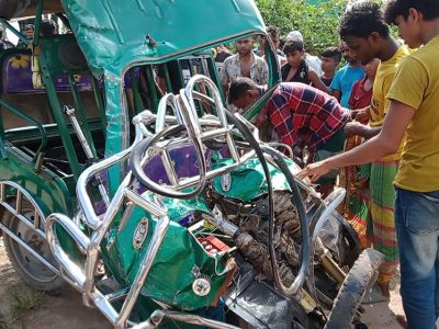 নান্দাইলে বাসের সঙ্গে সংঘর্ষে অটোরিকশার চালকসহ দুইজন নিহত