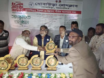 সাংবাদিকতায় বিশেষ অবদান রাখায় সিনিয়র সাংবাদিক মতিউল আলমসহ ১৪ জনকে বিশেষ সম্মাননা প্রদান