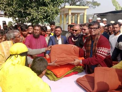 ঈশ্বরগঞ্জে শীতার্থদের মাঝে বিএনপি নেতা মাজেদ বাবুর কম্বল বিতরন