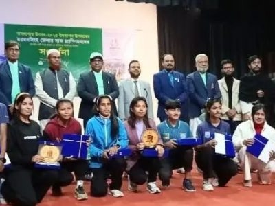 ময়মনসিংহে সাফ চ্যাম্পিয়নশীপে জয়ী ১০ নারী ফুটবলার হেডকোচকে সংবর্ধনা