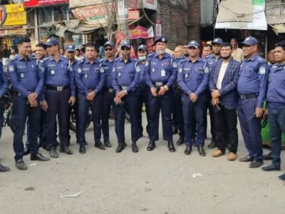 ময়মনসিংহে চুরি, ছিনতাই, চাঁদাবাজিসহ রোধে নগরীতে পুলিশের মহড়া