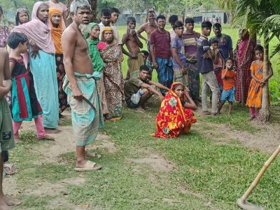 পুকুরে ভাসছিলো শিশুর মরদেহ, তড়িগড়ি করে মাটিচাপা