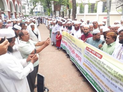 মসজিদ ভিত্তিক শিশু ও গণশিক্ষা কাযক্রম প্রকল্পে কর্মরতদের বকেয়া বেতন ভাতাসহ ৫ দফা দাবীতে ময়মনসিংহ ডিসির কাছে স্মারকলিপি পেশ