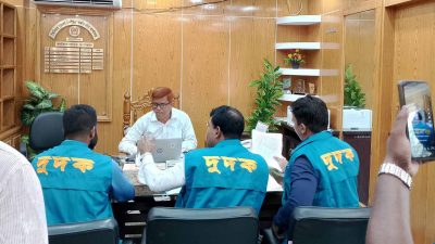 অনিয়ম, হয়রানি ও দুর্নীতির অভিযোগে ময়মনসিংহে নির্বাচন অফিসে দুদকের অভিযান,