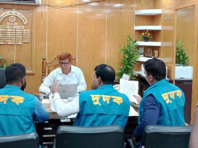 অনিয়ম, হয়রানি ও দুর্নীতির অভিযোগে ময়মনসিংহে নির্বাচন অফিসে দুদকের অভিযান,