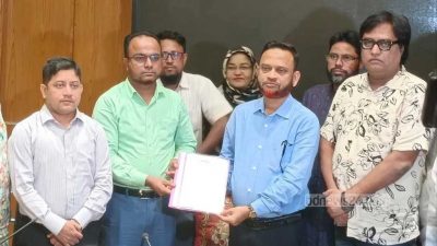 ময়মনসিংহে ক্লিনিকে চাঁদাবাজি বন্ধে আন্দোলনে মালিকরা, স্মারকলিপি