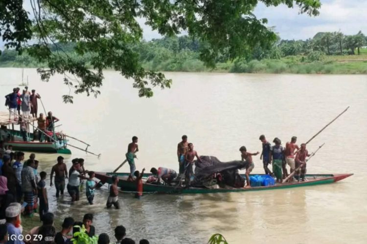 ব্রহ্মপুত্র নদে নৌকা ডুবির ঘটনায় আরও দুই শিশুর মরদেহ উদ্ধার
