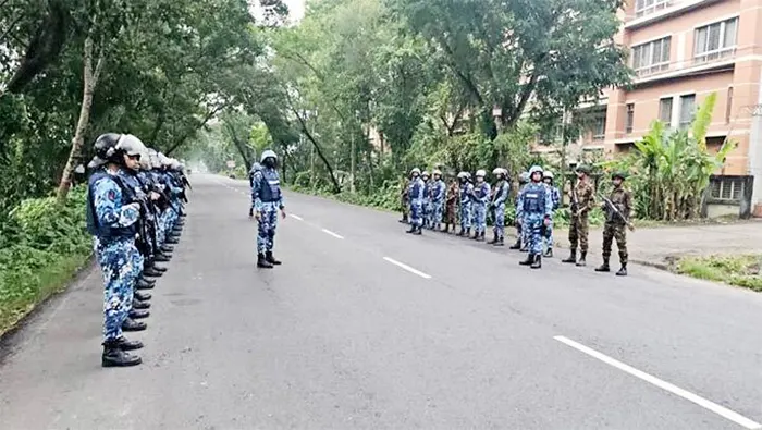 গোপালগঞ্জে কারফিউ’র মেয়াদ বাড়ানো হয়েছে