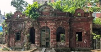 বিভ্রান্তি বা ভুল তথ্য প্রচার! বাড়ির সাথে সত্যজিৎ পরিবারের কোনই সম্পর্ক নেই