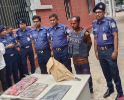 বটি দা দিয়ে প্রথমে ভাবীকে পরে ২শিশুকে কুপিয়ে হত্যা করে দেবর নজরুলঃ আলামত উদ্ধার