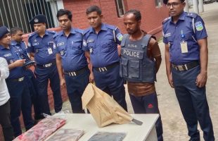 বটি দা দিয়ে প্রথমে ভাবীকে পরে ২শিশুকে কুপিয়ে হত্যা করে দেবর নজরুলঃ আলামত উদ্ধার