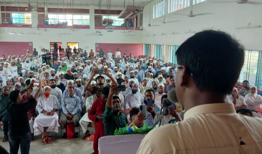 ঈশ্বরগঞ্জে ১৫০ মসজিদ-মাদ্রাসায় ১৫ লাখ টাকা অনুদান দিলেন বিএনপি নেতা মাজেদ