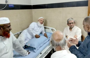 ক্রান্তিকালীন সময়ে জামায়াত আমীরের সুস্থ থাকাটা খুবই জরুরি —হাসপাতালে মির্জা ফখরুল