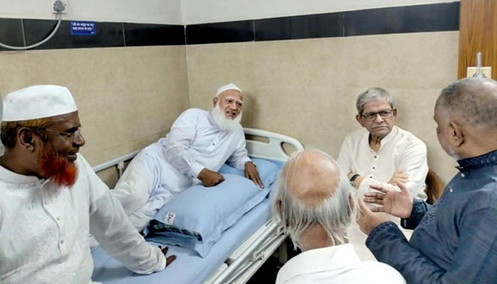 ক্রান্তিকালীন সময়ে জামায়াত আমীরের সুস্থ থাকাটা খুবই জরুরি —হাসপাতালে মির্জা ফখরুল