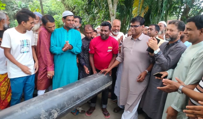 ঈশ্বরগঞ্জে জলাবদ্ধতা নিরসনে নিজ অর্থায়নে পাইপ লাইন স্থাপন করলেন বিএনপি নেতা মাজেদ
